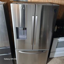 Samsung https://offerup.com/redirect/?o=MjguY3U=.ft ice Maker And Water Dispenser 36"in 69"t Everything Work Fine 