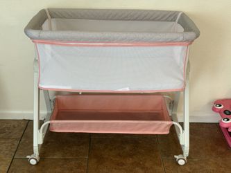 Baby Girl Bassinet/crib