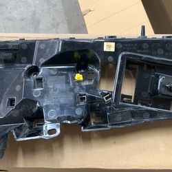 *NEW GENUINE RANGE ROVER VOGUE L460 REAR BUMPER RIGHT BRACKET 2022-ON LR151053 Right Side Only