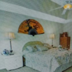 BED  SET. - QUEEN  7 PC