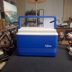 Igloo 9 QT Cooler Fits 12 Cans - Easy Carry Handle That Lays Flat For Easy Storage - Great For Holidays, Beach, Camping, Picnics Or Lunch, Blue & Whit