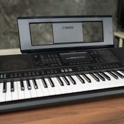 Yamaha PSR-SX900 61-Key Arranger Workstation - Keyboard 
