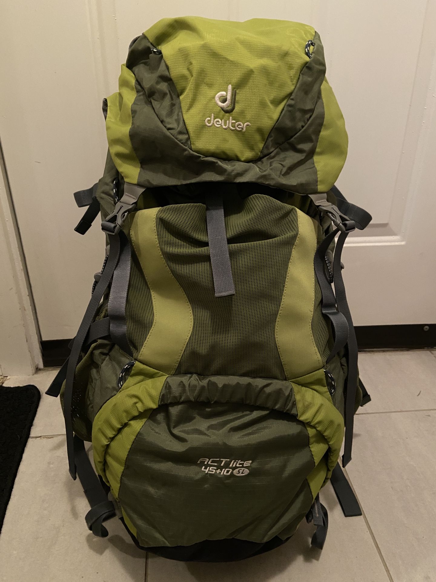 Backpacking pack Deuter womens