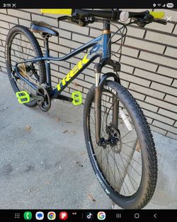 Trek mountain bike 29er size adult small