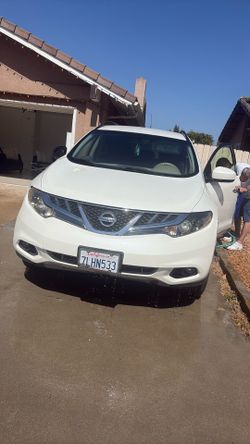 ´ Nissan only flaw is the mirror and the bump everything else is perfect condition