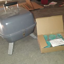 Pampered Chef Electric Grill And Storage Freezer Containers. 
