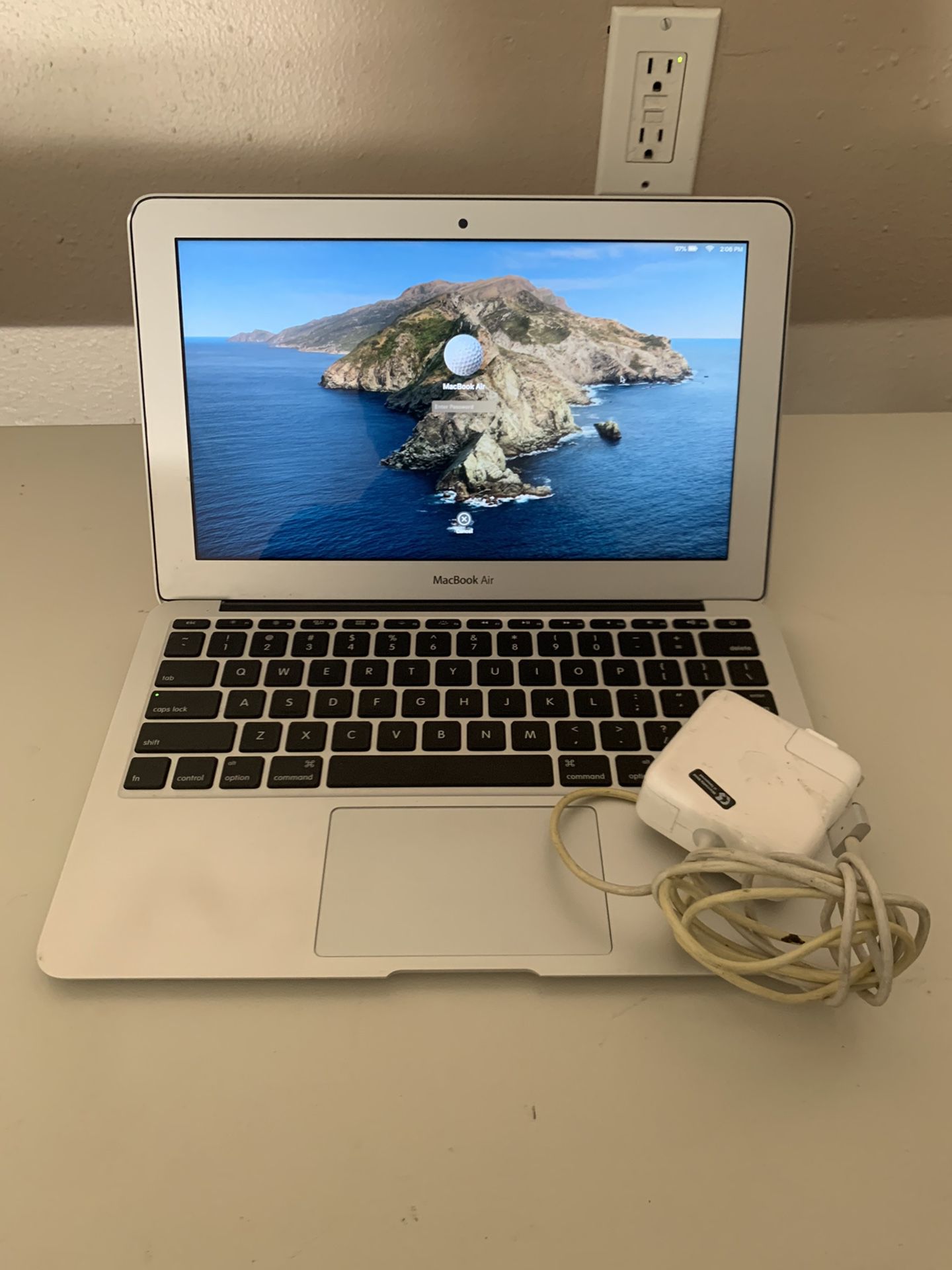 Mac book air 2013/11 inch with original charger