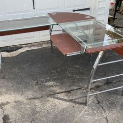 Stylish L-shape desk 