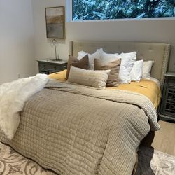 King Size Head Board With Foot Bed 