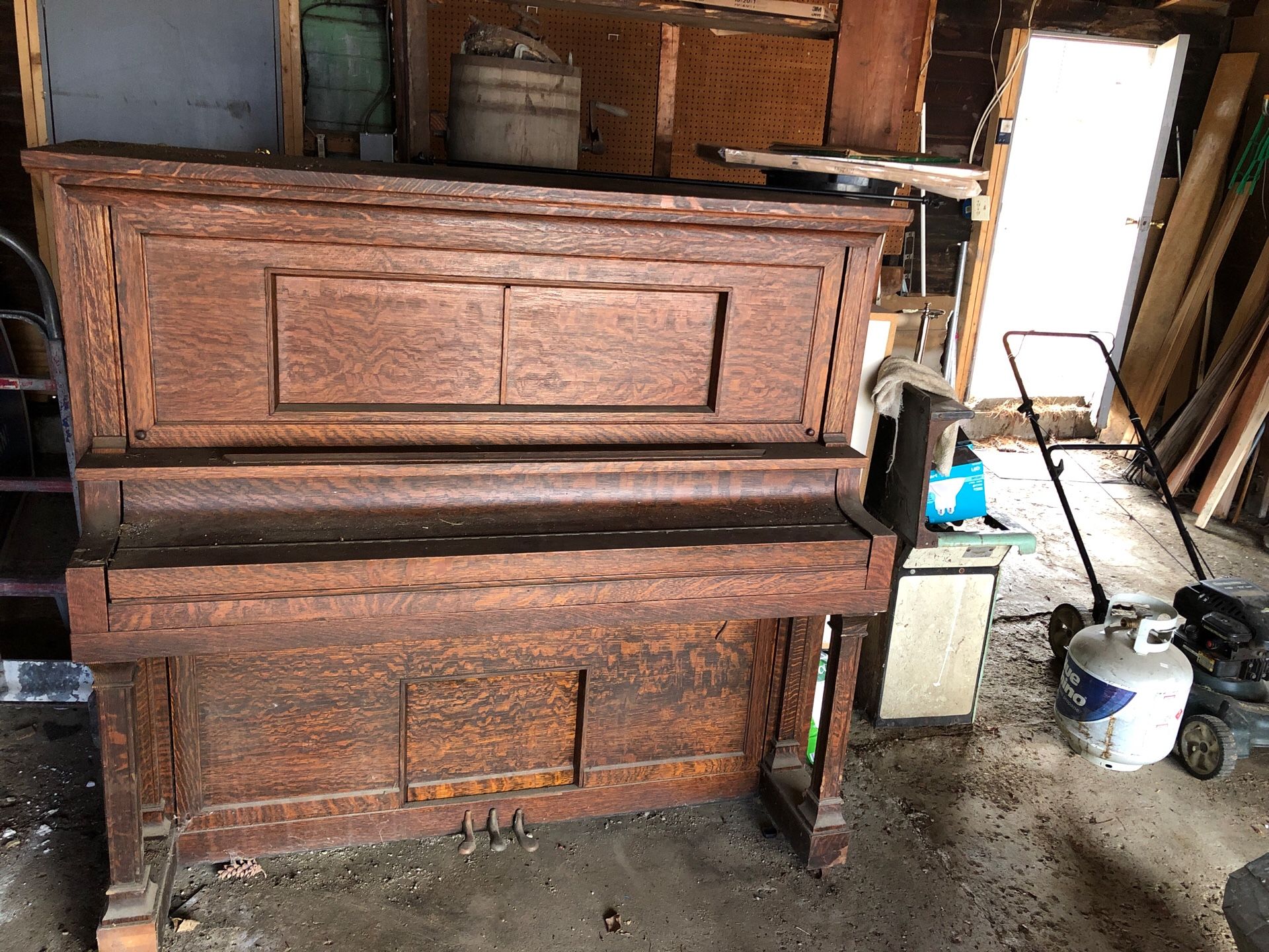 Antique player piano Free