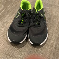 Nike Star Runner 2.0 Size 7