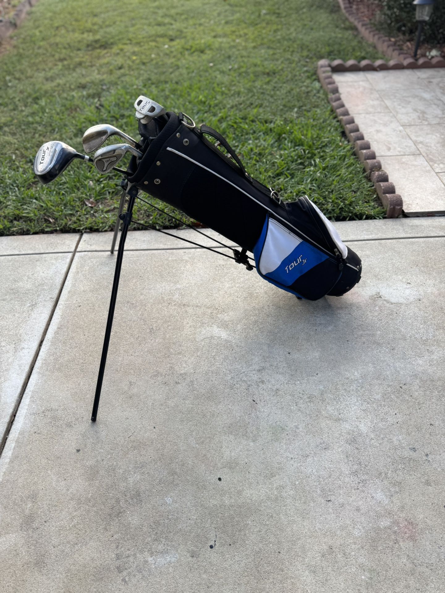 Xl juniors golf clubs set plus carry on bag