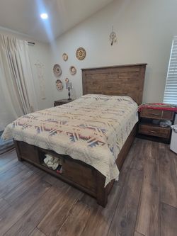 Queen bed frame and matress
