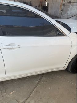 FRONT RIGHT SIDE DOOR 2007-2011 TOYOTA CAMRY WITH HINGES.