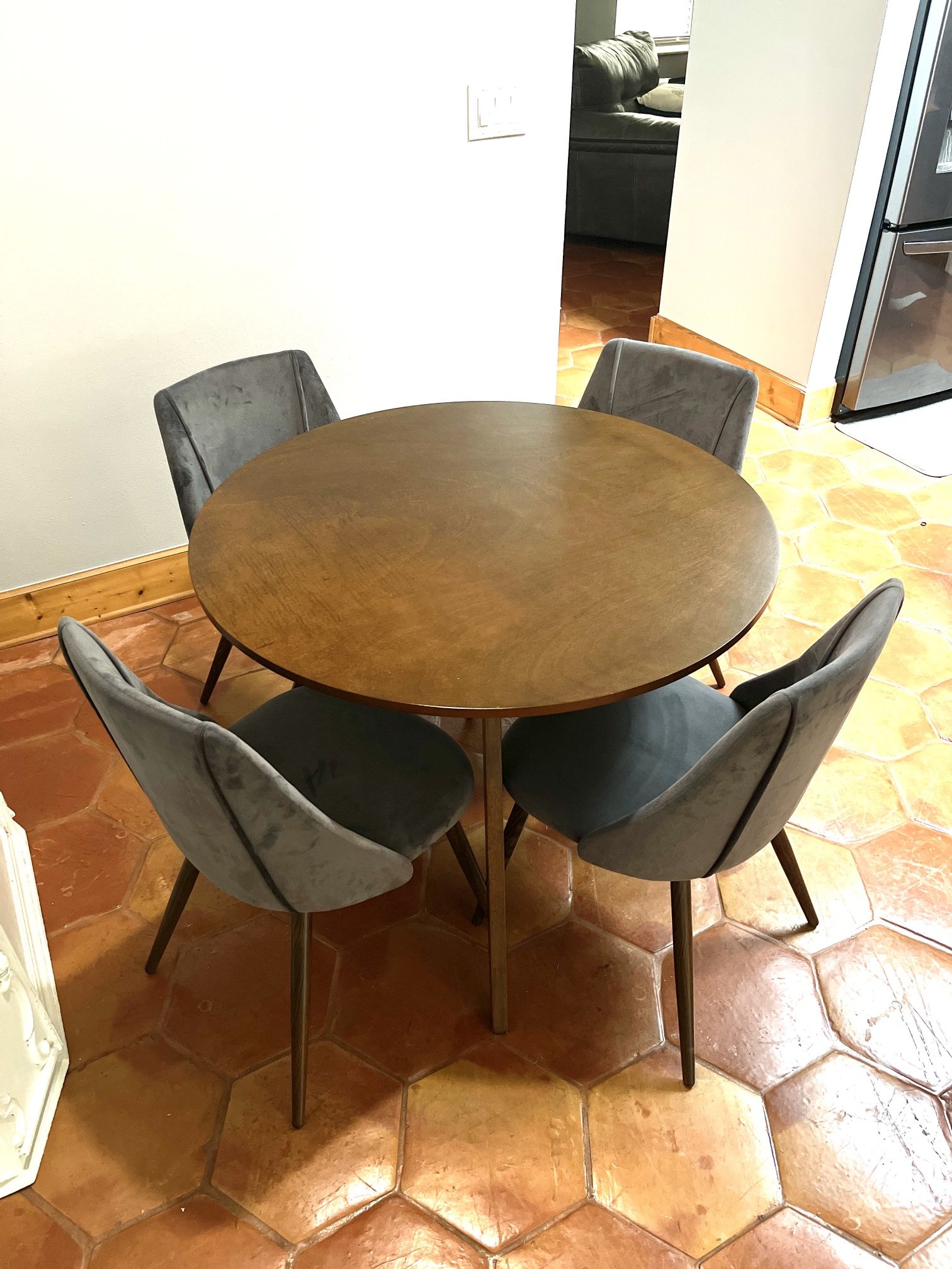 Dining Room Table With Chairs 