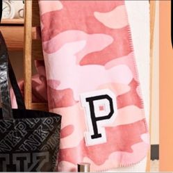 Victoria’s Secret PINK Pink Camo Sherpa Throw Blanket 50x60 *RARE*