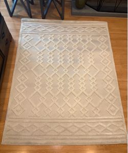 Ashley Furniture rug 62” W x 83” L
