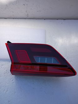 2018---2023 VW Tiguan Inner Tail Light Rh