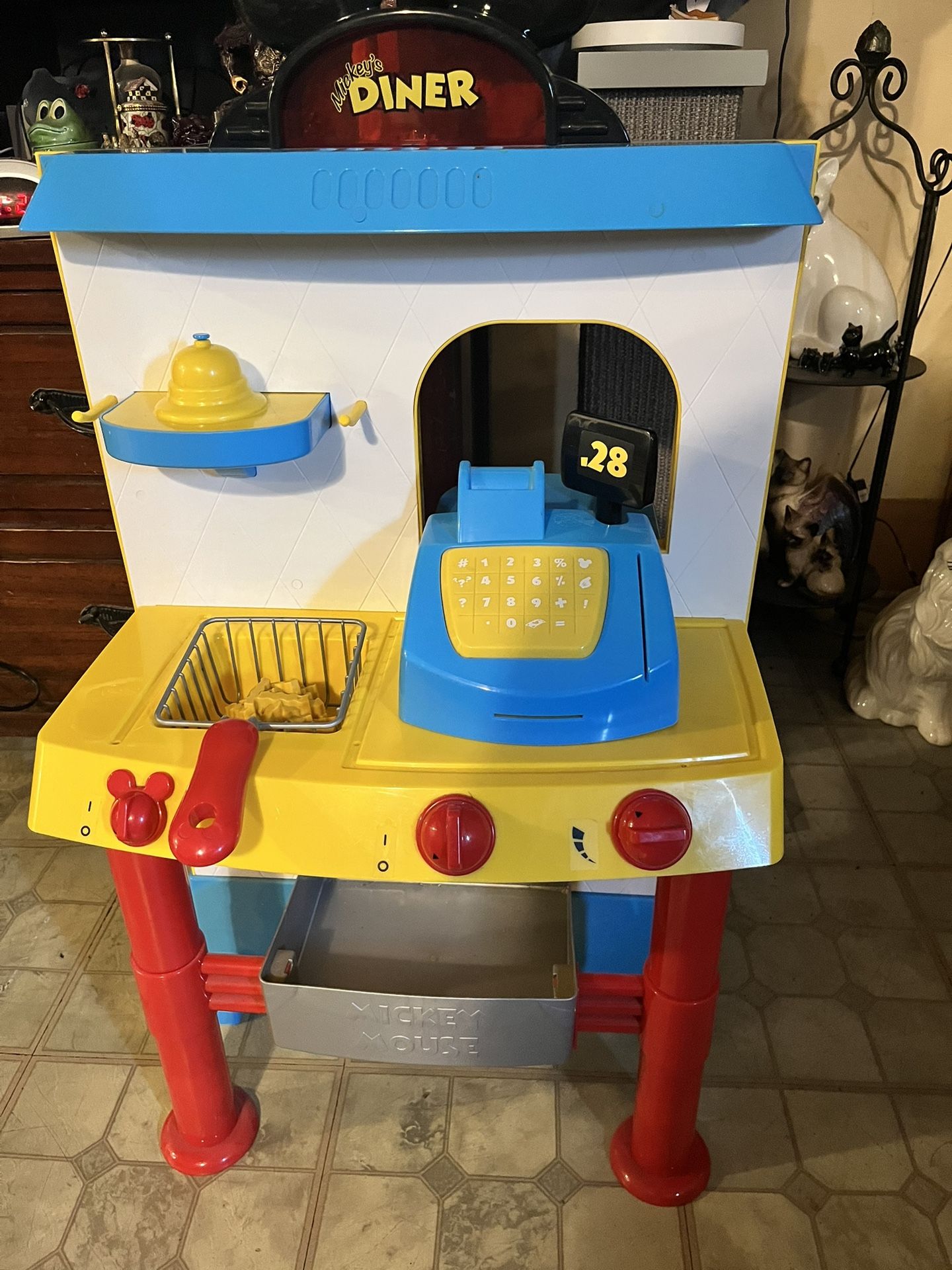 Mickey Mouse’s Kitchen kids toy and everything talks