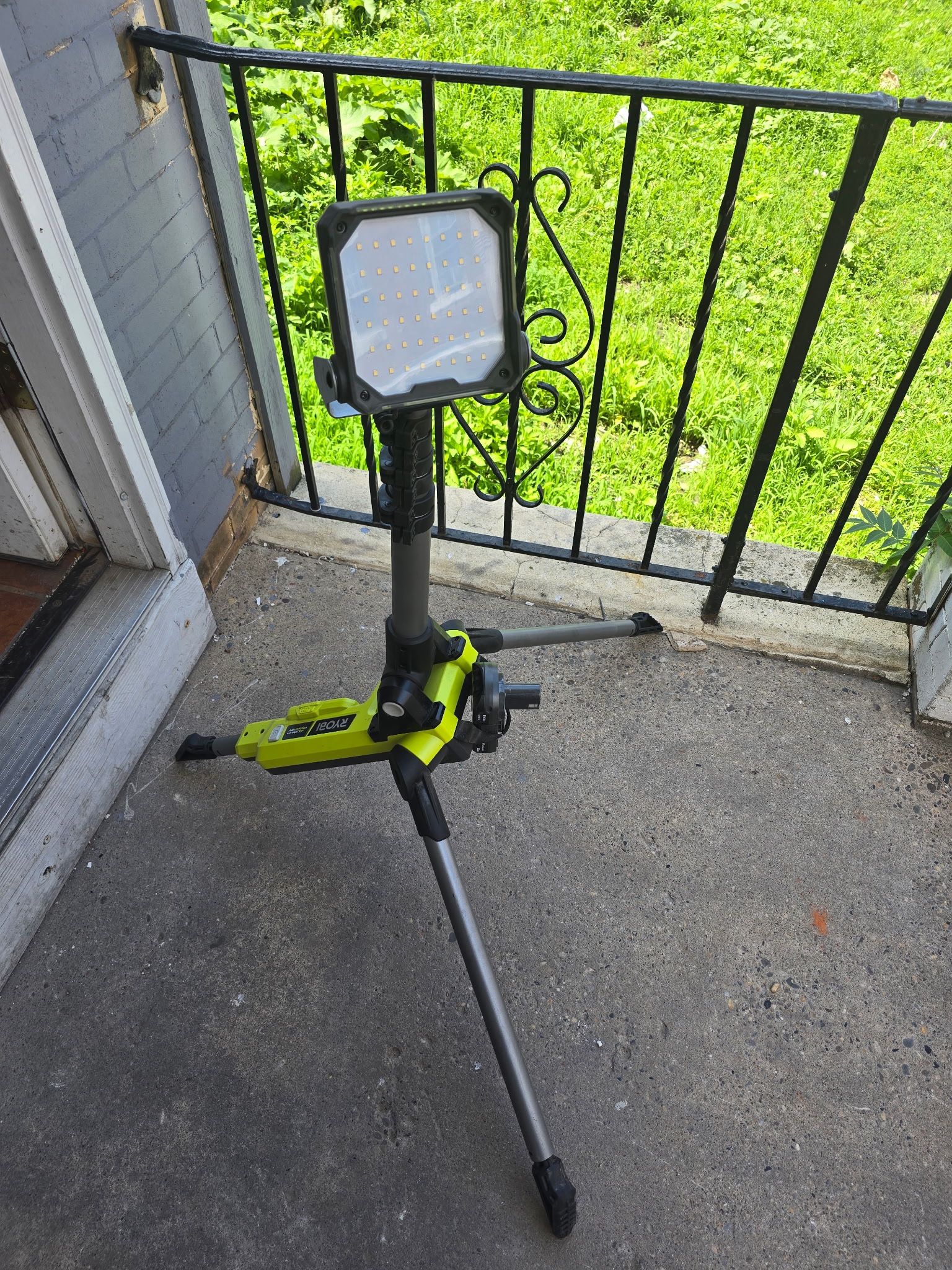 Ryobi Tripod Light