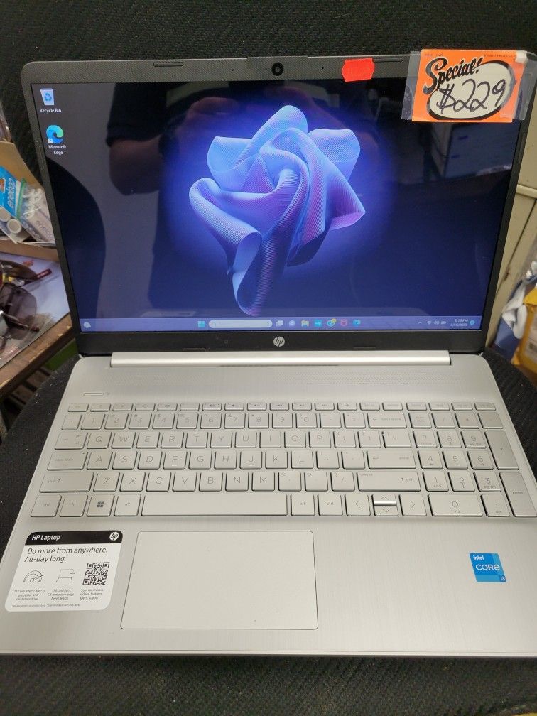 MINT 15.6" HP 15-dy2046nr Windows 11 Touchscreen Laptop