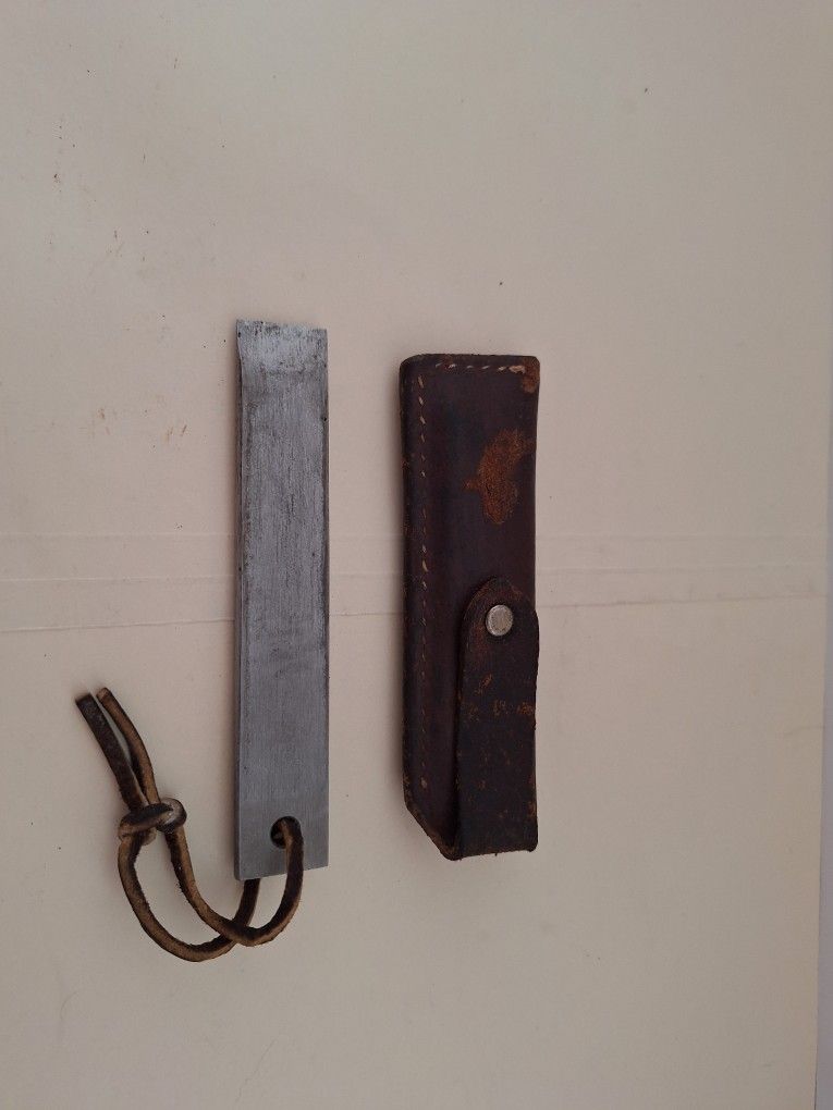 Vintage Honesteel Knife Sharpener Rod with Original Leather Sheath – Classic Hunting & Outdoor Tool