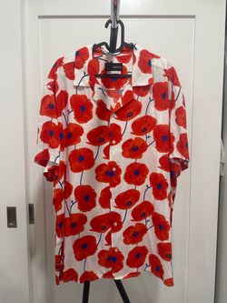 Red and white poppy button down XL