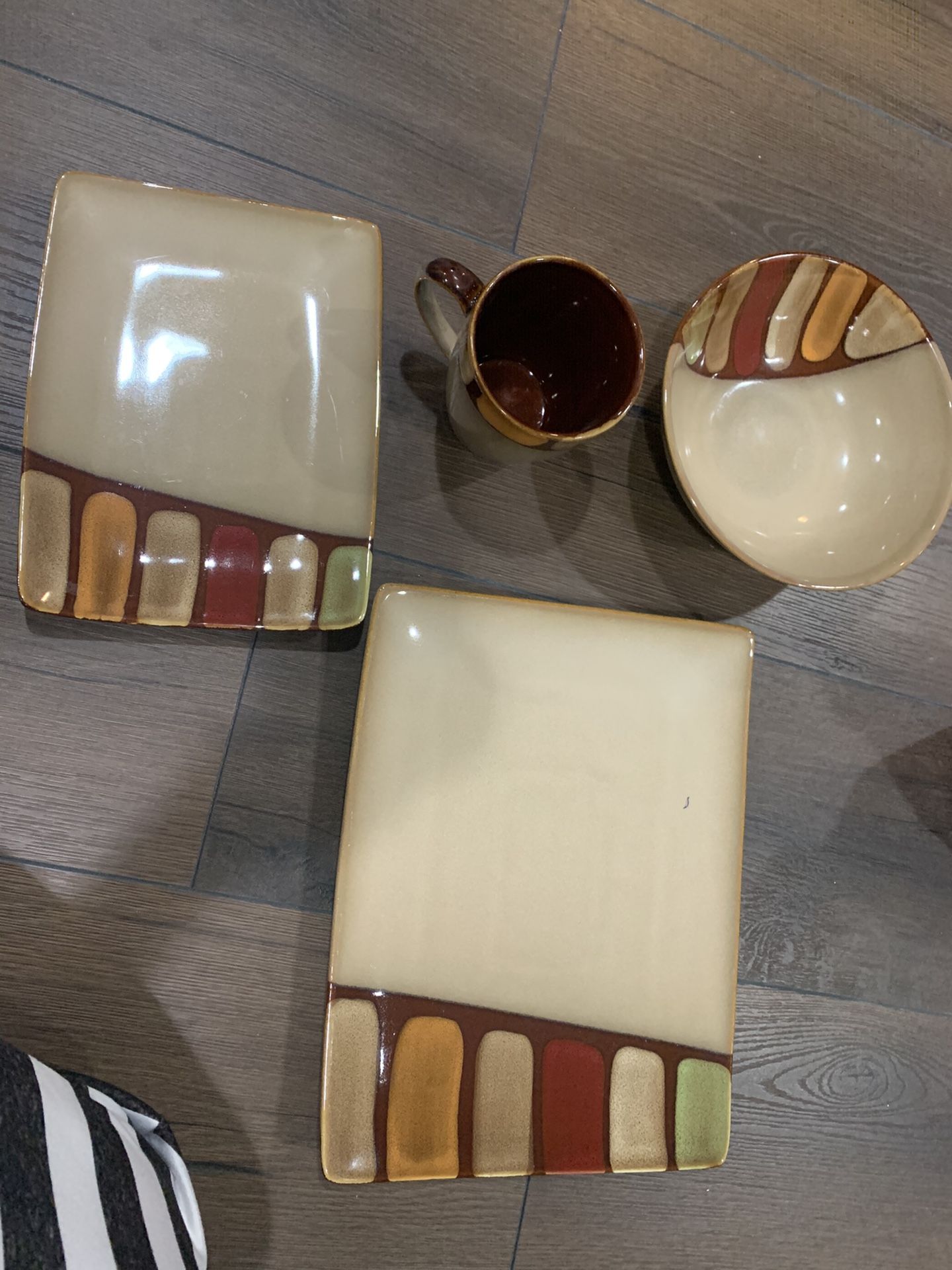 Beautiful brown dinner ware set