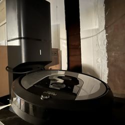 Roomba Vacuum
