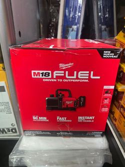 Milwaukee M18 FUEL 5 CFM Vacuum Pump Kit