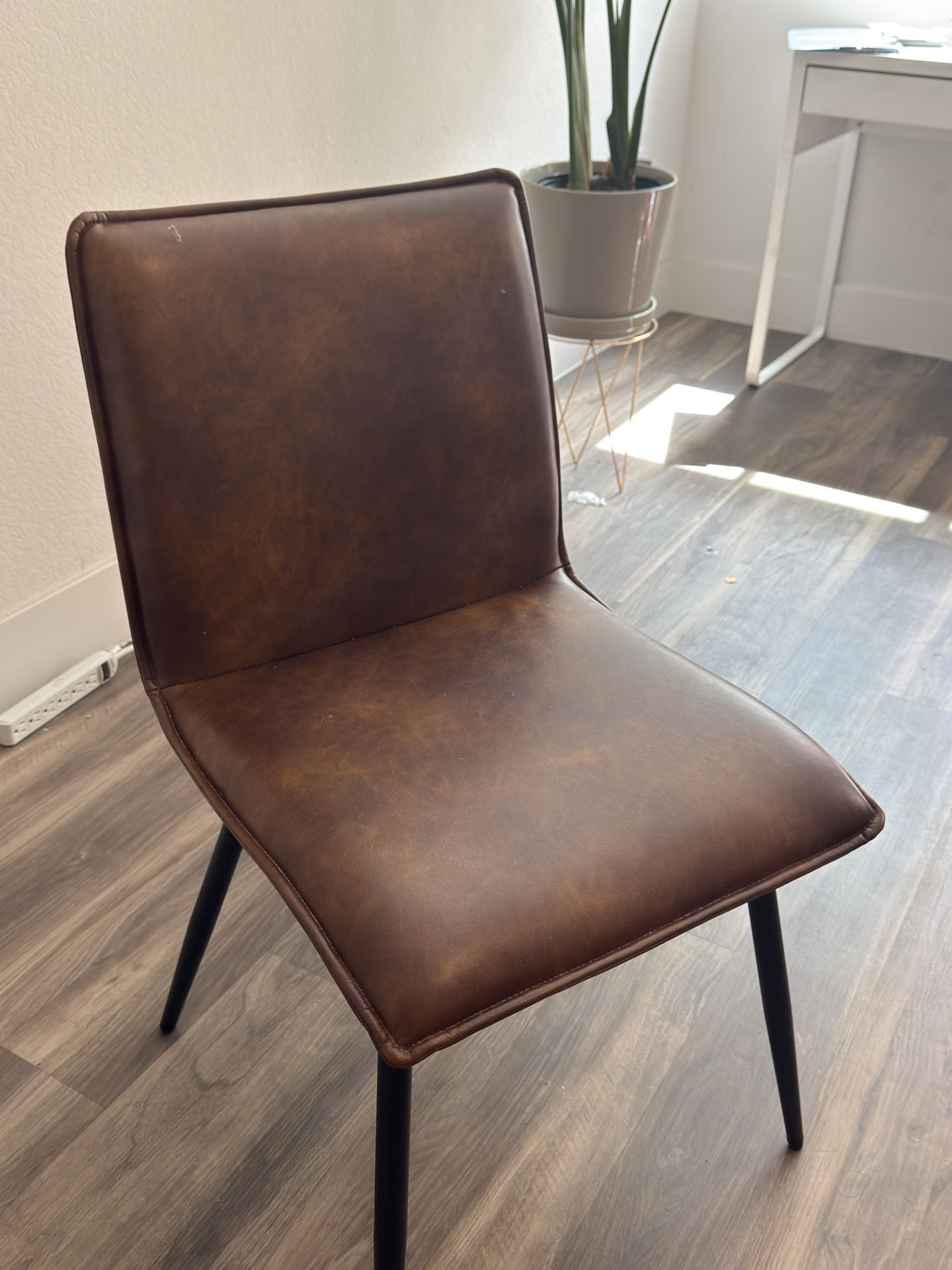 4 Brown Dinning Table Chairs