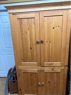 Solid wood media unit