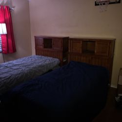 2 Twin Beds
