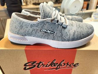 Super Nice Women's Strikeforce 7.5 Bowling Shoes!