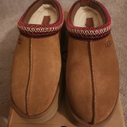 2 Pair of Brand New Ugg Tazz