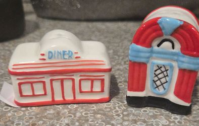 *NEW* Mini Diner & Jukebox Salt and Pepper Shakers (Set)
