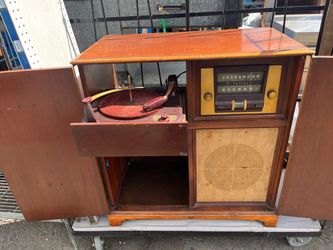 Vintage Radio and Record Player Cabinet-Works!