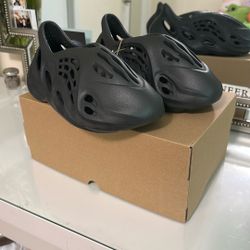 Adidas Yeezy Foam RNR Onyx