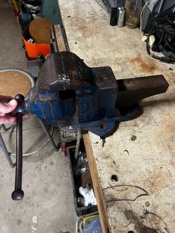 Vintage Athol 614 Machinist Bench Vise Cast Iron, Athol Mass USA
