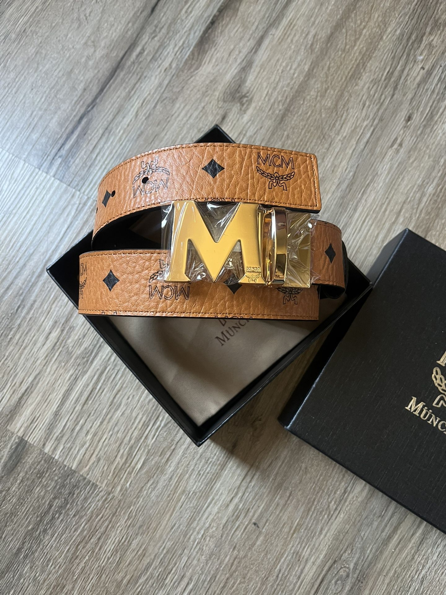 MCM Belt.  NEW with tags New with tags Mcm reversible claus belt main image 3