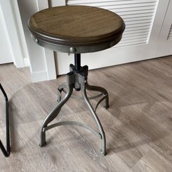 Stool (height adjustable)