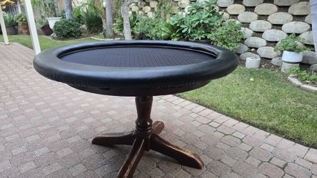 Round Poker Table ( Accepting Cash Offers )