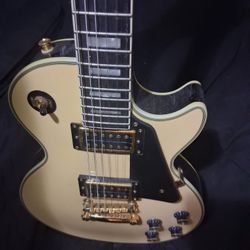 Epiphone  Les Paul  Custom. 