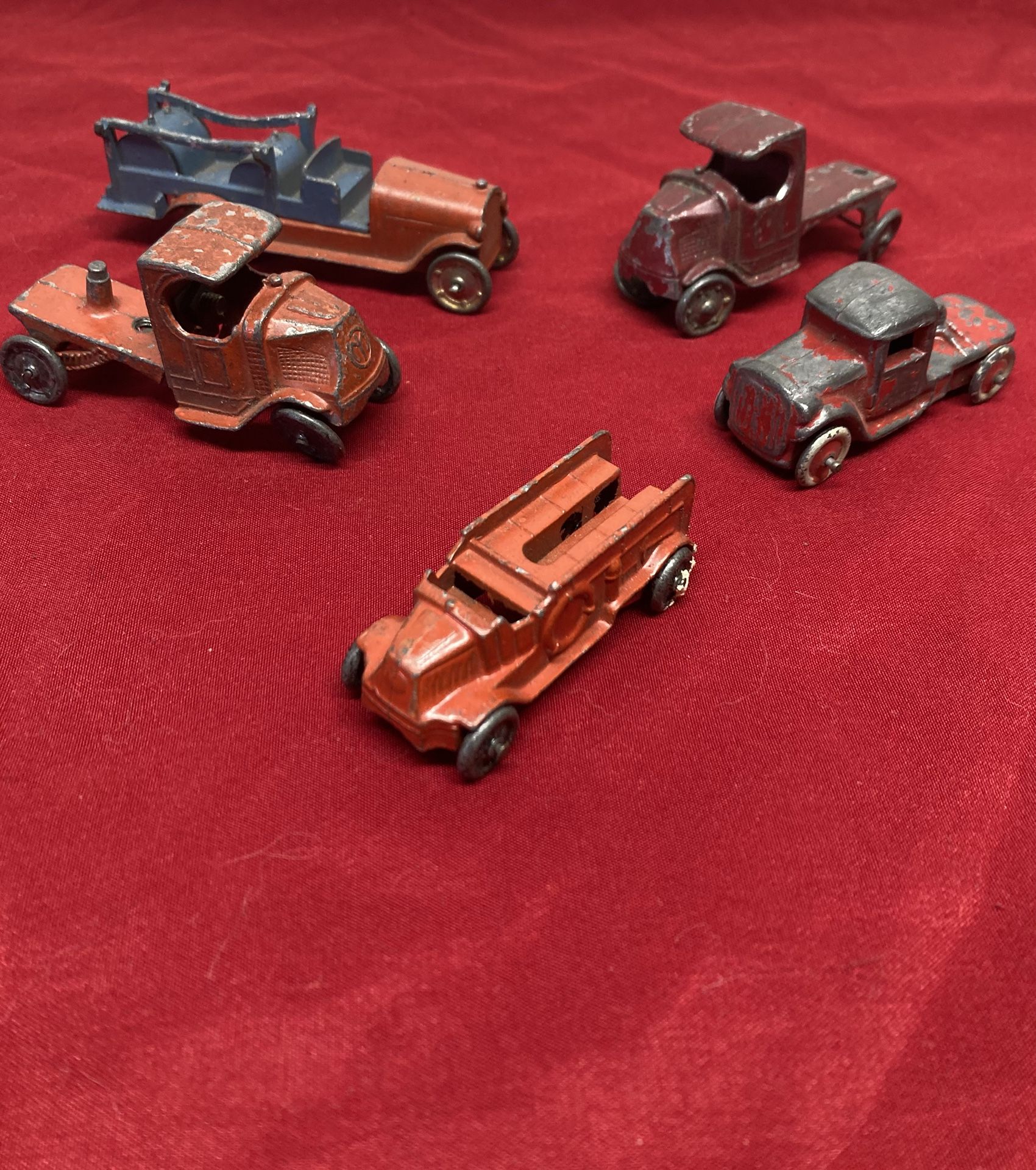 1930s Die cast Truck Lot -2 Tootsietoy/3 Unmarked