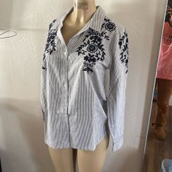 Women’s  Flannel Size Xl But can Run M