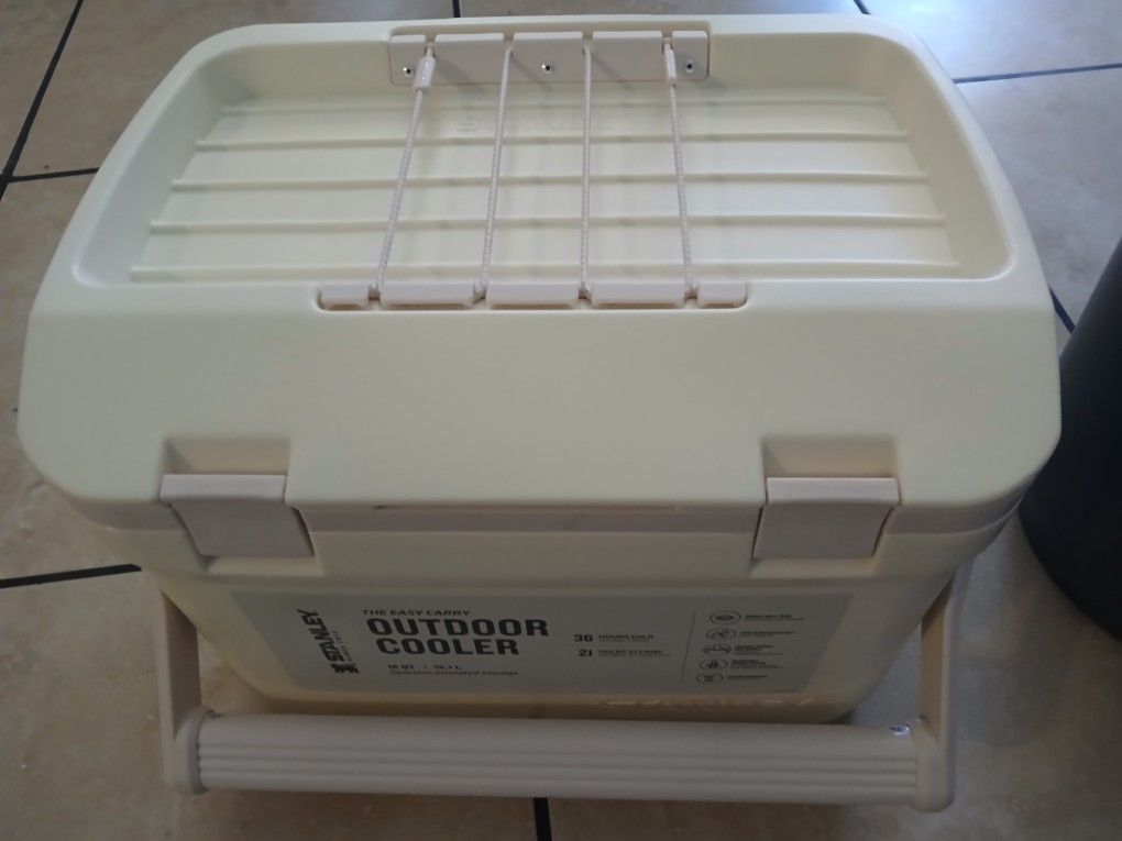 Stanley Outdoor Cooler Offwhite
