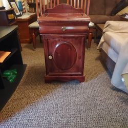 Beautiful Wooden Night Stand With Drawers In Good Condition Only 25$