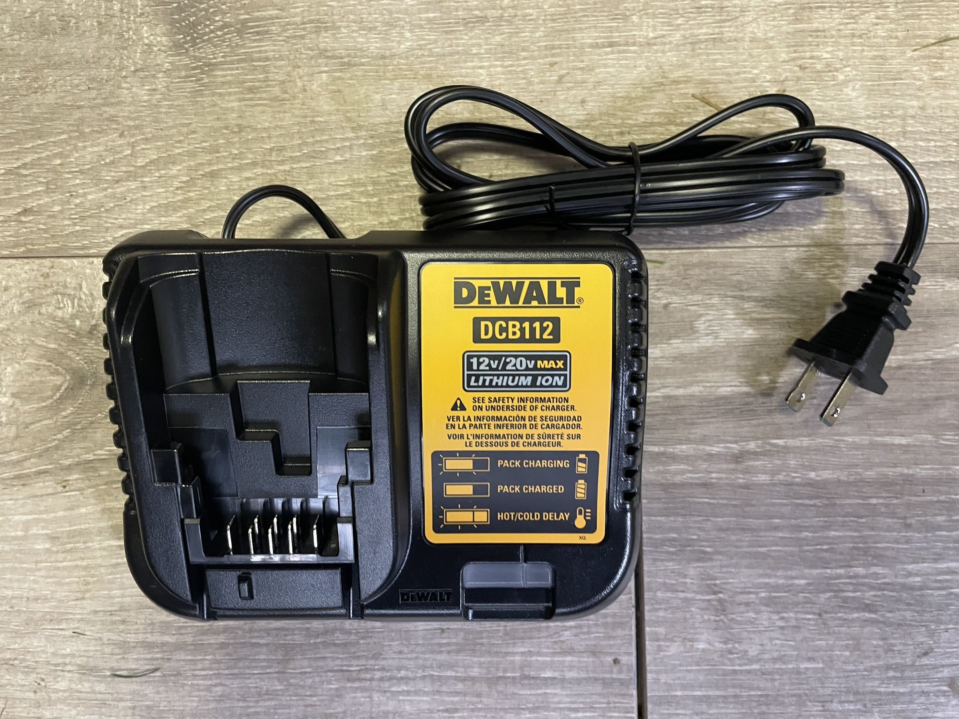 DEWALT 20V MAX Battery Charger