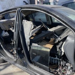 Para Partes Nissan Versa 2016