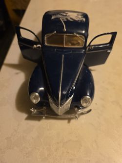 Maisto 1939 Ford Deluxe Scale 1/18